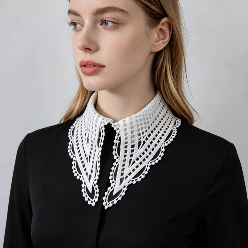 Damski biały falowany kołnierz – Shirts recenzja i cena